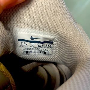 Nike Air Force 1 GS “Desert sand maize” size :4.5Y